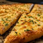 knusprige käsedreiecke mit knoblauch-kräuterfüllung